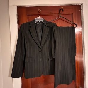 Ladies Suit Antonio Melani  Black stripe size 6